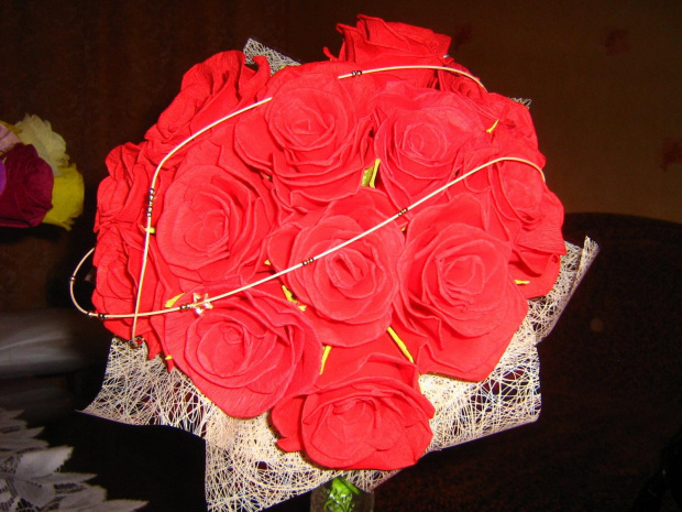 bukiet w kształcie serca (13 róż) #bukiet #KwiatyZBibuły #handmade