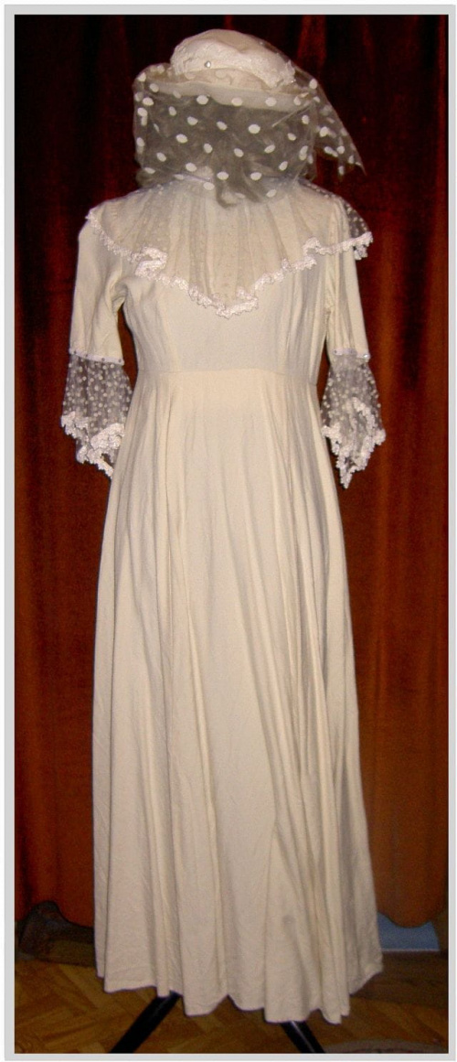 suknia z końca XIX w.
rozm.36-40 #stroje #przebrania #KostiumyTeatralne #suknia