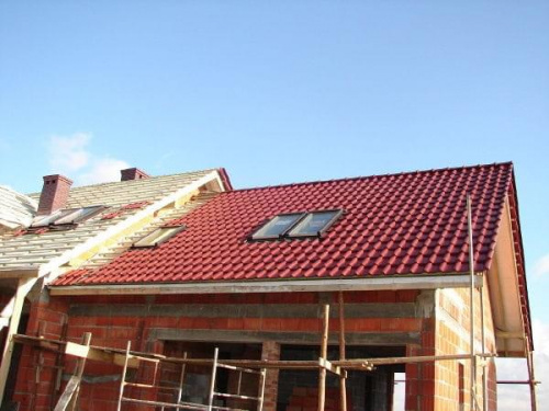 10 listopada - nasz dom w dużej części ma już dachówką na dachu !!!!