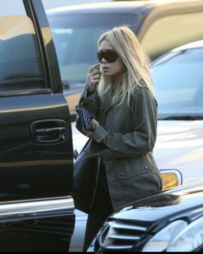 Ashley shopping in Beverly Hills-paparazzi grudzień 2007