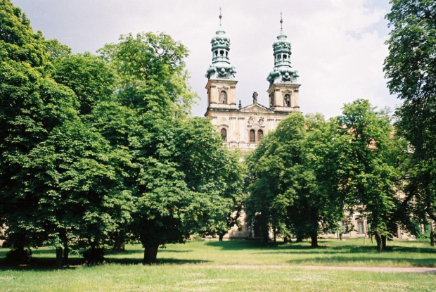 Ruiny opactwa cystersow w Lubiazu. Najwieksze opactwo cysterskie na swiecie. Po madryckim Escorial najdluzsza fasada w Europie. #OpactwoCysterskieWLubiazu #Lubiaz #Slask #Silesia #DolnySlask