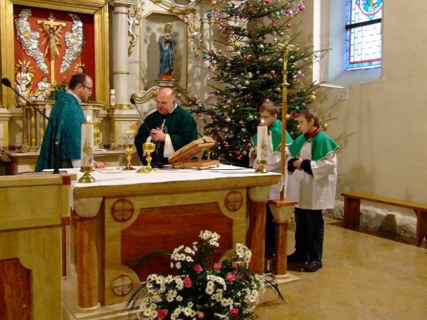 Koncelebrowana Msza Święta w kościele parafialnym w Dąbrówce!
Ks. profesor F. Drączkowski i proboszcz ks. P. Sitarek!