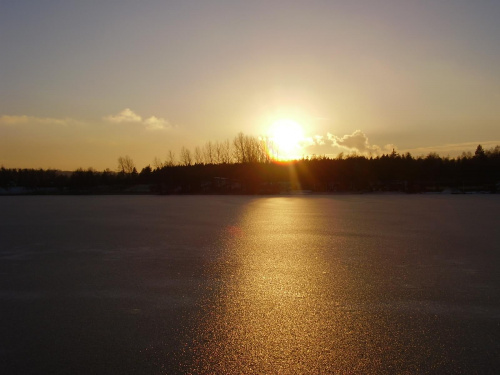 piękny zachód zimą -Sosina Jaworzno #słońce #zachód #woda #piękny #widok #Sosina #zalew #zima #lód #Jaworzno