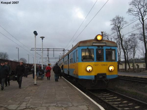 31.01.2008 (Rzepin) EN57-1296 jako pociąg relacji Chojna - Zielona Góra.