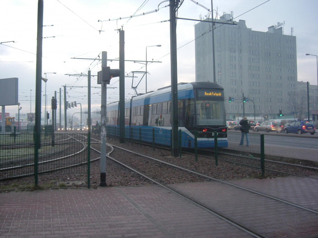 Nowa seria tramwajów typu Bombardier w Krakowie.Ten egzemplarz przejeżdżał w Łagiewnikach kierunek Borek Fałęcki #Tramwaj #Bombardier