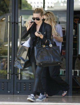 MK and Ash shopping at Barneys-paparazzi lipiec 2007