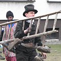 Wodzenie niedźwiedzia -w tej zabawie koniniarz świetnie się spisał