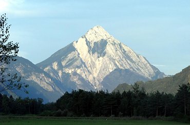 Czarodziejska góra, zwana Amariana w rejonie Tolmezzo we Włoszech. Tak mnie urzekła i zafascynowała, że nie mogłem się oprzeć i zrobiłem wiele zdjęć. #Amariana #góra #szczyt #Włochy #Italia