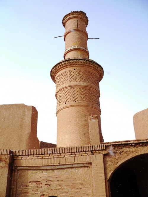 Yazd (okolice) - stara osada na pustyni - "trzęsący się" minaret