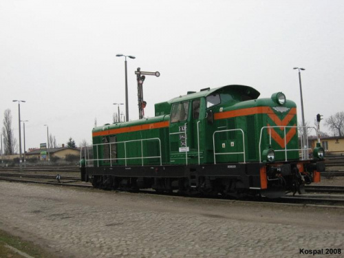 29.02.2008 SM42-542 stoi na torze na stacji towarowej KOB.