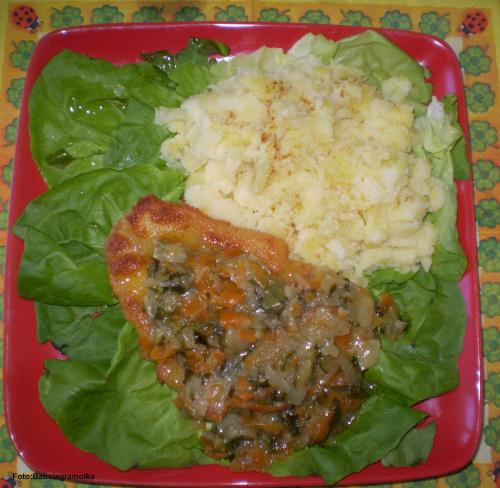Ryba w panierce z warzywami.Przepisy: www.foody.pl , WWW.kuron.pl i http://kulinaria.uwrocie.info/ #DrugieDania #obiad #kulinaria #jedzenie #ryba #warzywa #panierka