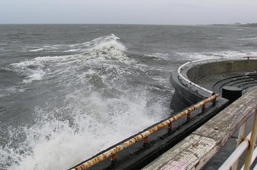 Fale sztormowe przy kołobrzeskim molo #sztorm #kołobrzeg