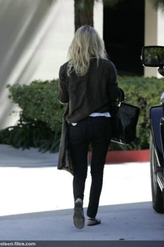 Ash picking up a friend in Beverly Hills-paparazzi marzec 2008