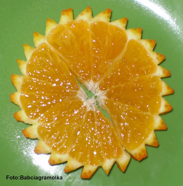 Plaster pomarańczy w ząbkiPrzepisy: www.foody.pl , WWW.kuron.pl i http://kulinaria.uwrocie.info/ #dekoracje #pomarańcza #jedzenie #kulinaria