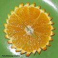 Plaster pomarańczy w ząbkiPrzepisy: www.foody.pl , WWW.kuron.pl i http://kulinaria.uwrocie.info/ #dekoracje #pomarańcza #jedzenie #kulinaria