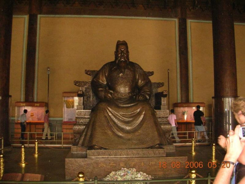 Jeden z wielu posągów Buddy
