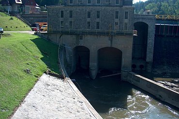 Zapora wodna Wrzeszczyn na rzece Bóbr #ZaporaWodna #krajobraz #ElektrowniaWodna #pilchowice #JeleniaGóra #tama #bóbr #natura #przyroda #rzeka #jezioro #las