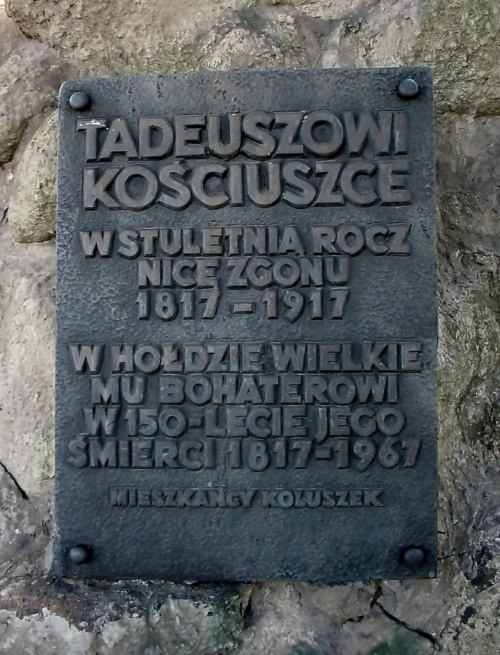 KOLUSZKI, OBELISK KU CZCI TADEUSZA KOŚCIUSZKI, ZNISZCZONY W 1939 ROKU ODBUDOWANY W 1967 ROKU #Koluszki #obelisk #pomnik #TadeuszKościuszko #zdjęcie