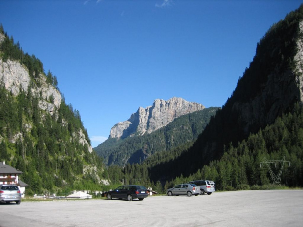 Malga Ciapela, parking koło kolejki na Marmoladę #góry #Dolomity #Włochy