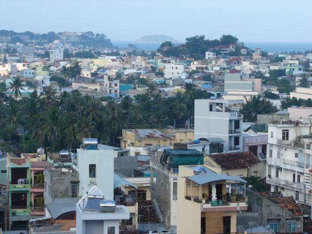 Widok ze wzgórza obok Long Son Pagoda, Nha Trang