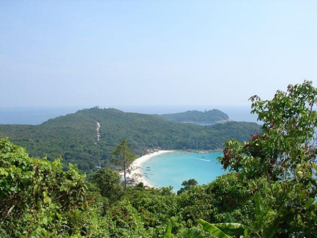 plaża Long beach (widok z dawnej plantacji bananów na wzgórzu), Pulau Perentian Kecil (Wyspa Przystanek Mały)