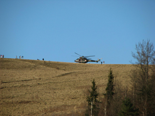 Śmigłowiec "Sokół" w Jeleniej Górze, Hala Szybowcowa #lotnictwo #śmigłowce #niebo #helikopter #sokół #gopr