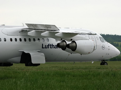 Prawie jak jumbo jet :) #lufthansa #avro #epkk