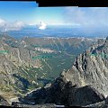 Widok na Tatry Bielskie z Łomnickiego szczytu.