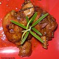 Kurczak z rozmarynem.Przepisy na : http://www.kulinaria.foody.pl/ , http://www.kuron.com.pl/ i http://kulinaria.uwrocie.info #DrugieDanie #kurczak #obiad #jedzenie #kulinaria #PrzepisyKulinarne