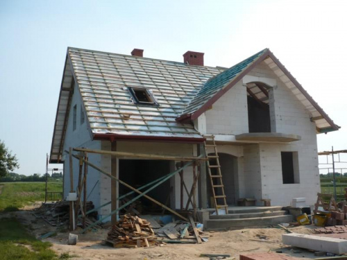 2008.06.09 Panowie zaczęli montować okna dachowe z przodu...