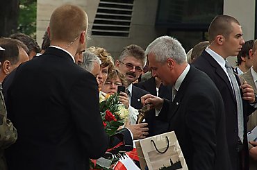 Odsłonięcie tablicy upamiętniającej 100-lecie Związku Walki Czynnej (ZWC) w Przemyślu
www.morfeo.dbv.pl #PiS #Putra #Kaczyński #PrezydentPolski #LechKaczyński #Kamiński #Szczypińska #MuzeumZiemiPrzemyskiej #ZWC #morfeo #Przemyśl
