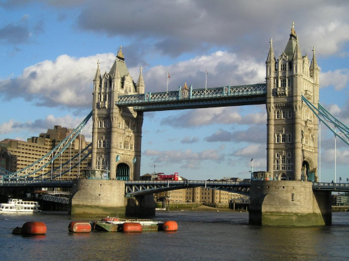 Symbol Londynu #most #rzeka #Tamiza #TowerBridge #chmurki #Niebo