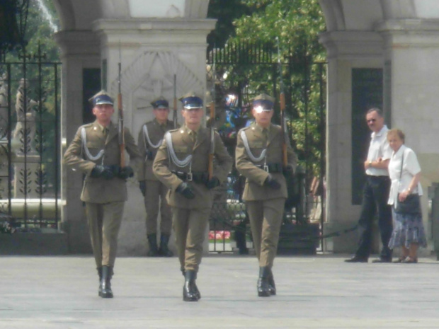 Zmiana warty przy Grobie Nieznanego Żołnierza #Warszawa