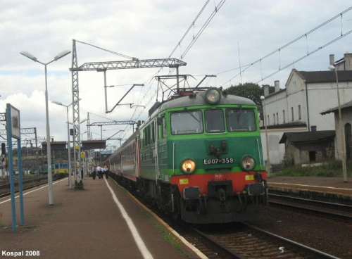 09.08.2008 (Krżyż) EU07-359 wjeżdża na stację z pociągiem pośpiesznym Galicja rel.Szczecin Gł - Przemyśl Gł.
