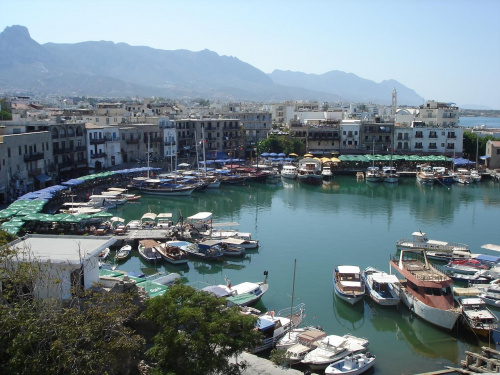 Cypr ,Kyrenia #NajpiękniejszyPortNaCyprze #Kyrenia #statki #domy #morze