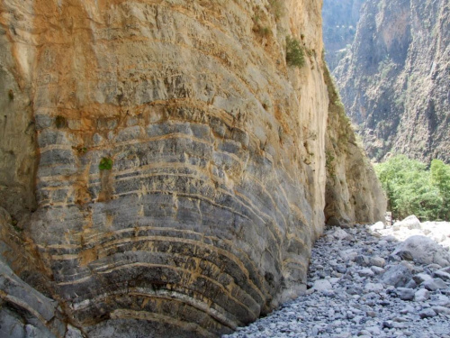 skały pochodzenia wulkanicznego. cała Kreta jest tak ukształtowana.