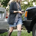 MK leaving a friends house in Hollywood-paprazzi lipiec 2008