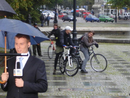 . #ZłoteTarasy #EuropejskiDzieńBezSamochodu #MasaKrytyczna #akcja #InvisiblePedal #Warszawa