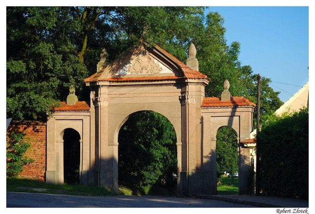 Brama pałacowa w Żerkowie #Żerków #zamek