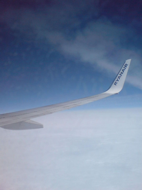 Zdjęcia wykonane z samochodu oraz samolotu #SkrzydłoChmóryBłękitNieboSamolot