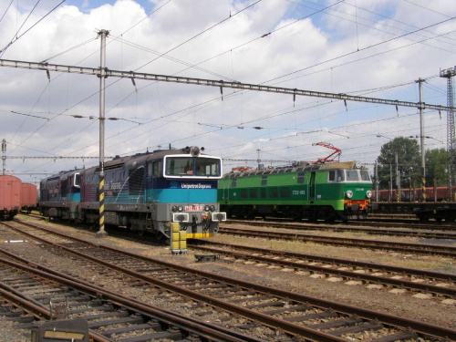Próba na pociągu w Olomoucu. Obok lokomotywy Unipetrol Doprava. #pkp #cargo #kolej #lokomotywa #ET22 #elektrowóz