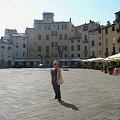 Lucca - Piazza Amfitheatro - zniekształcenie zamierzone :))