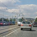 Praska komunikacja miejska - dokładniej tramwaje. 2 wersje Tatr, no i Skoda krzywomordka. Nie udało mi się sfocić przegubowego, kanciastego tramwaju. #czechy #praga #skoda #tramwaj