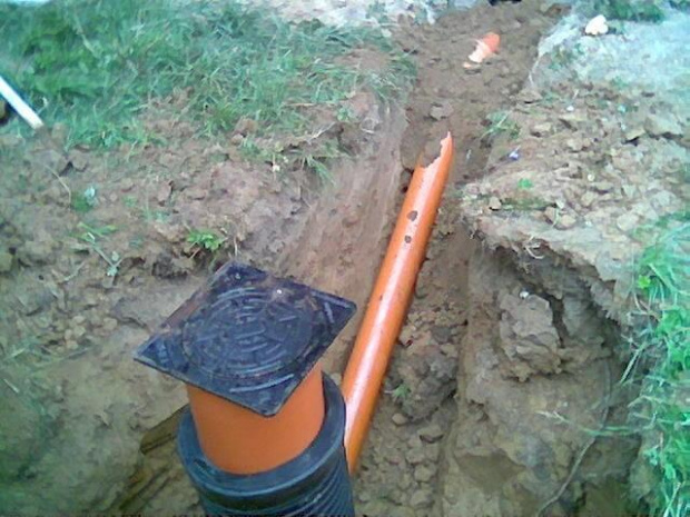 studzienka kanalizacyjna - pełnia szczęścia