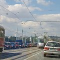 Praska komunikacja miejska - dokładniej tramwaje. 2 wersje Tatr, no i Skoda krzywomordka. Nie udało mi się sfocić przegubowego, kanciastego tramwaju. #czechy #praga #skoda #tatra #tramwaj