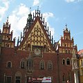 Jeden z najbardziej rozpoznawanych budynków we Wrocławiu - gotycko-renesansowy ratusz :) Jest z tego co się orientuję jednymj z symboli wrocławia. #RatuszWrocławski