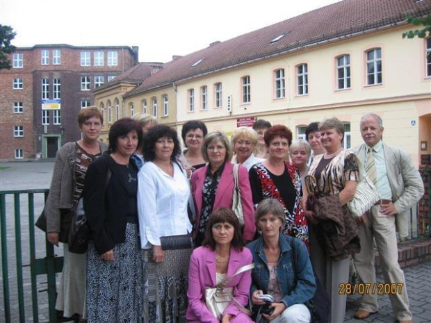 Teraz fotografuje Romualdzik, a Christina nadal bawi się w chowanego. #imprezy #szkoła