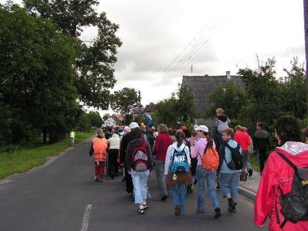 Pielgrzymka piesza Grupa Teczowa A. D. 2007. 29 lipca - 12 sierpnia z Kostrzyna nad Odrą na Jasną Górę. Tegoroczna liczyła 96 uczestników i znów przeszła ponad 440 kilometrów... #pielgrzymka