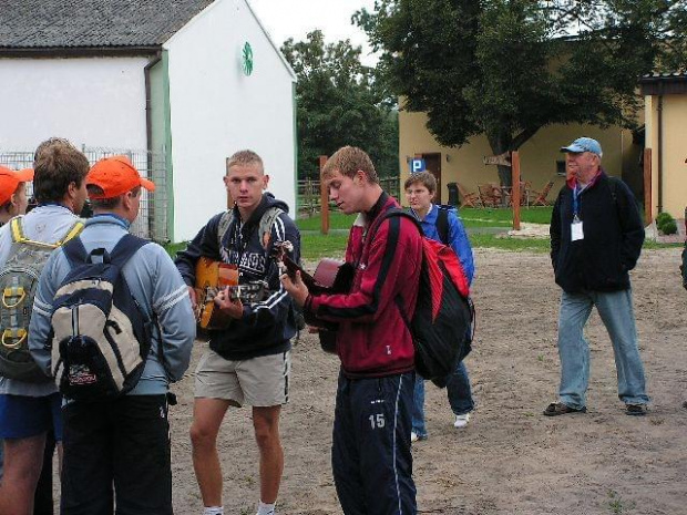 Pielgrzymka piesza Grupa Teczowa A. D. 2007. 29 lipca - 12 sierpnia z Kostrzyna nad Odrą na Jasną Górę. Tegoroczna liczyła 96 uczestników i znów przeszła ponad 440 kilometrów... #PielgrzymkaWakcje