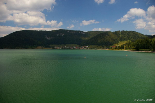 Widok z tamy na zalew Dobszyński. W tle miasteczko Dedinky #Dedinky #SłowackiRaj